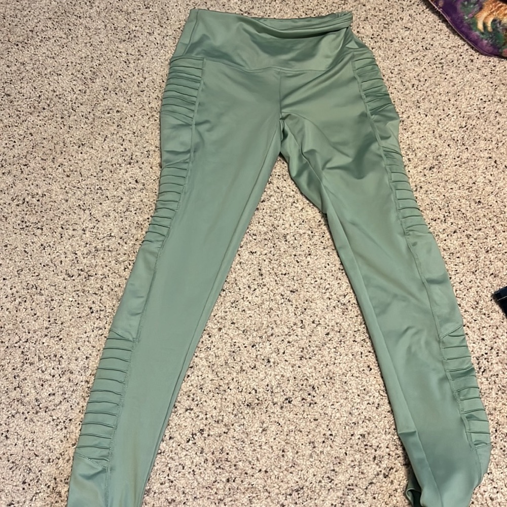 Ruby Ribbon Green Leggings - Picture 2 of 3